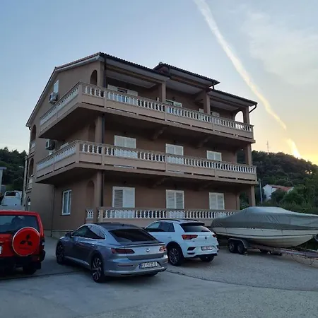 Nada Apartmán Mundanije