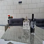 Nada Apartmán Mundanije