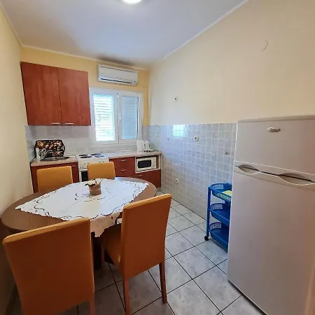 Nada Apartmán Mundanije